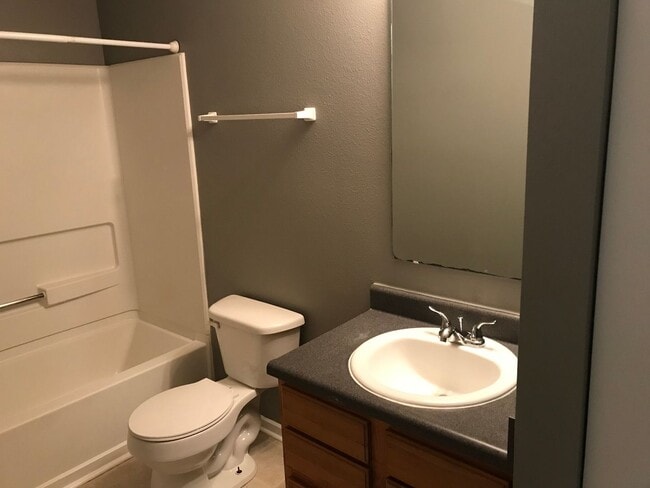 Building Photo - Franklin IN - 4 BR home