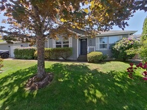 Building Photo - Single Level 3 bedroom Duplex