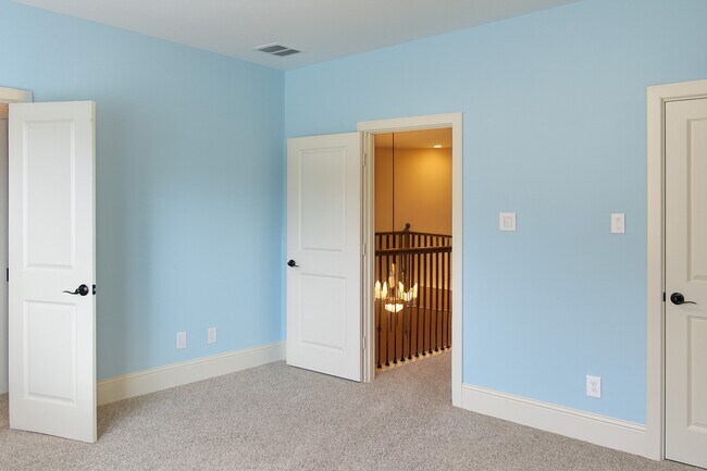 Building Photo - 907 Arden Oaks Dr
