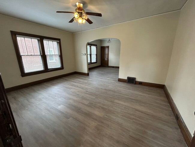 Building Photo - 95 Ahrens St