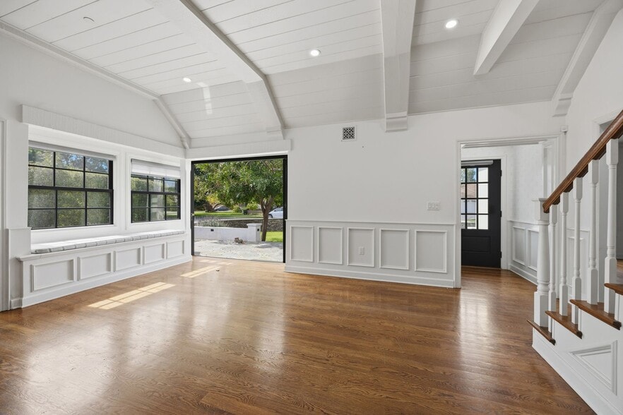 Building Photo - Beautiful Two-Story Burbank Home with Pool, Hardwood Floors & Guest House