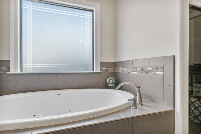 Building Photo - 9434 Crysillas Dr