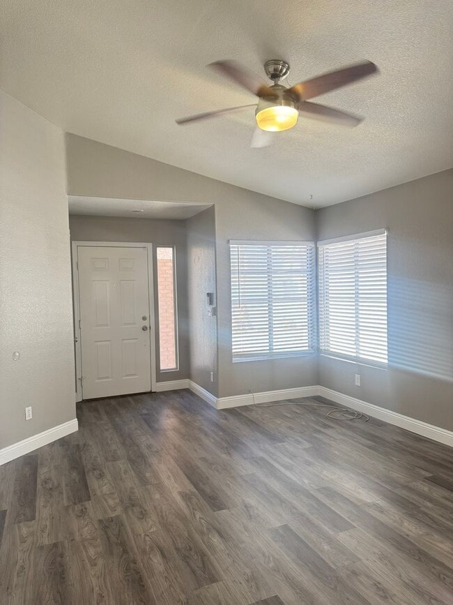 Building Photo - Beautifully Renovated 2 Bed Single Story Home