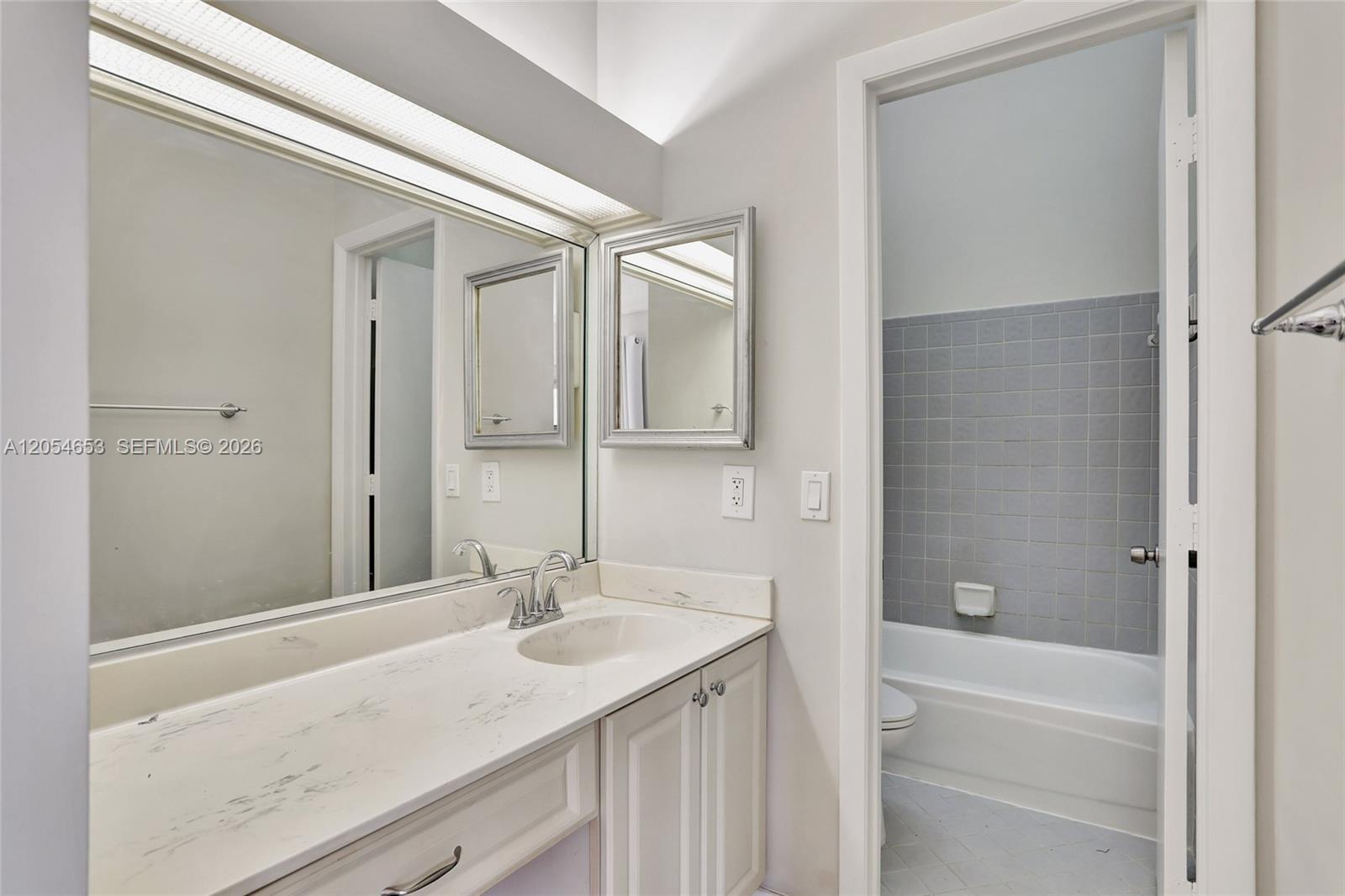 Building Photo - 4615 Carambola Cir S