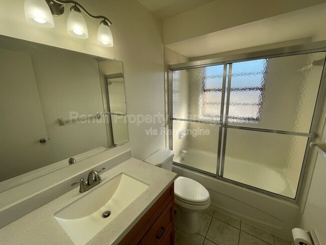 Building Photo - 805 SE 24th Ave