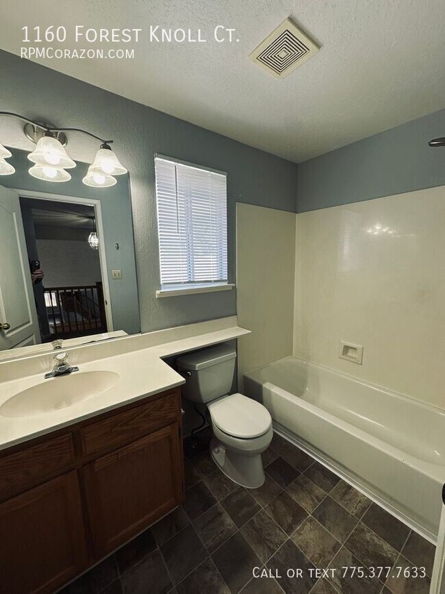 Building Photo - 1160 Forest Knoll Ct