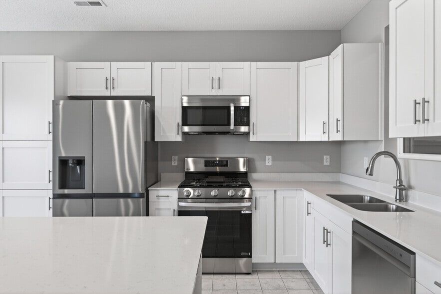 Building Photo - 14876 Willemite Way NW