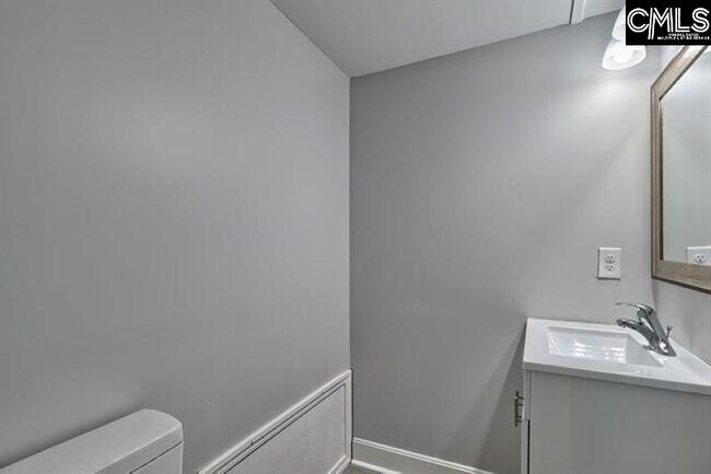 Building Photo - 4057 Rosewood Dr