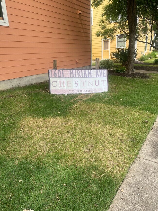 Building Photo - Great 1/1 unit in Chestnut Commons 78702