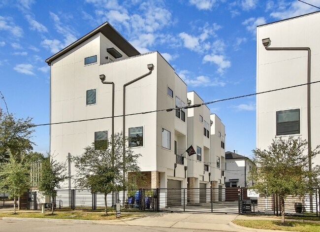 Building Photo - 1814 Bingham St