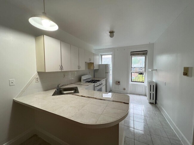 Building Photo - 314 York St