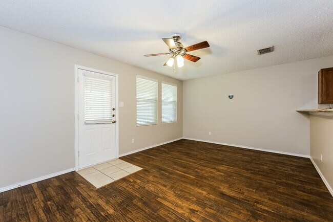 Building Photo - 3617 Clydesdale Dr