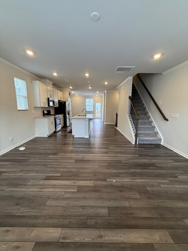 Building Photo - 409 Deercroft Dr