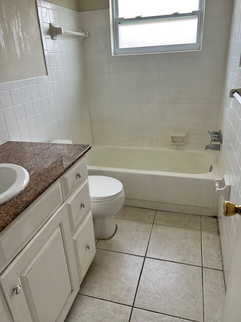 Building Photo - Bring Your  RV or Boat  -   2/1 House Incl...