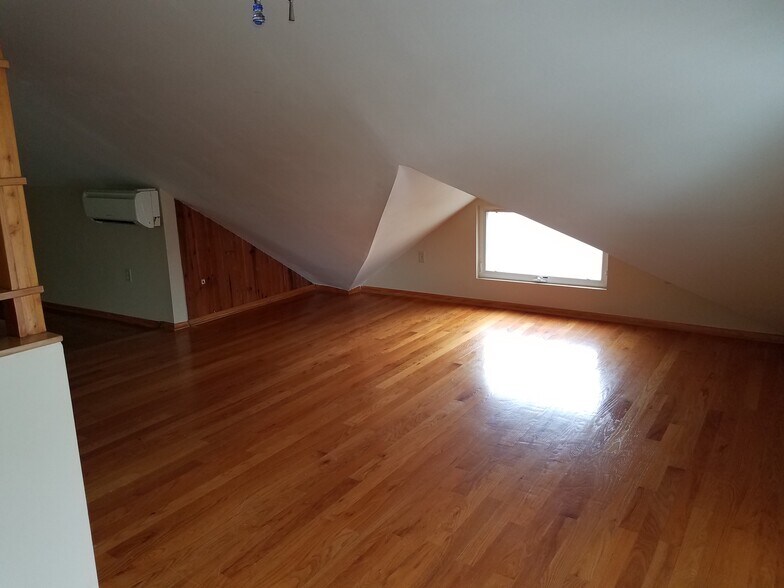 Building Photo - 411 W South St