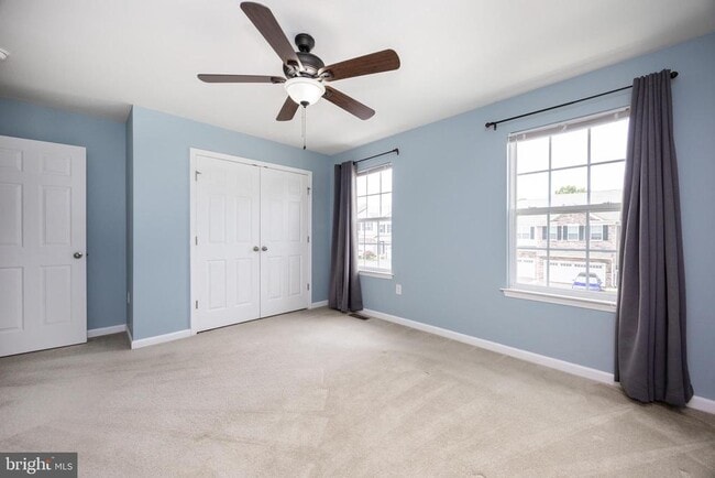 Building Photo - 253 Fairfield Cir W