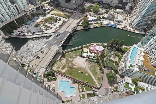 Building Photo - 350 S Miami Ave