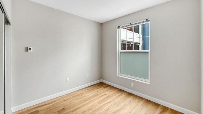Building Photo - Major renovations and very well kept 3-Bedroom Apartment!