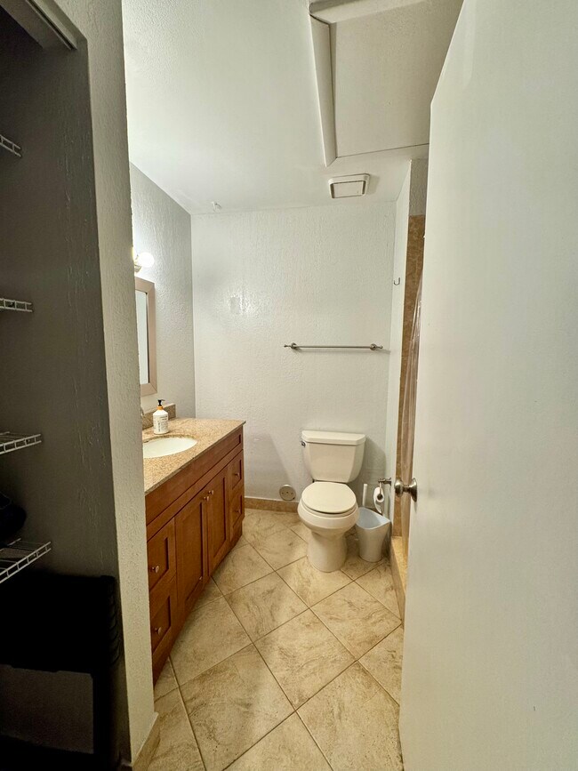 Building Photo - 7115 SW 42nd Ct
