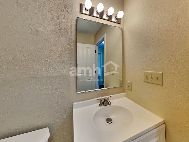 Building Photo - 12693 Glengary Dr
