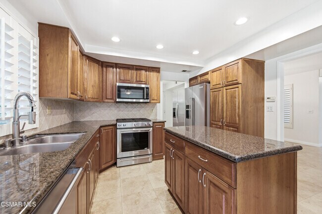 Building Photo - 681 Triunfo Canyon Rd