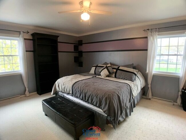 Building Photo - Spacious Niles Single Family