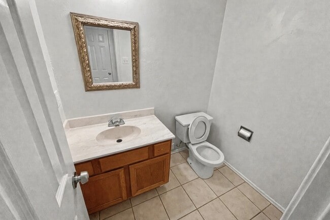 Building Photo - 611 Mariposa Dr