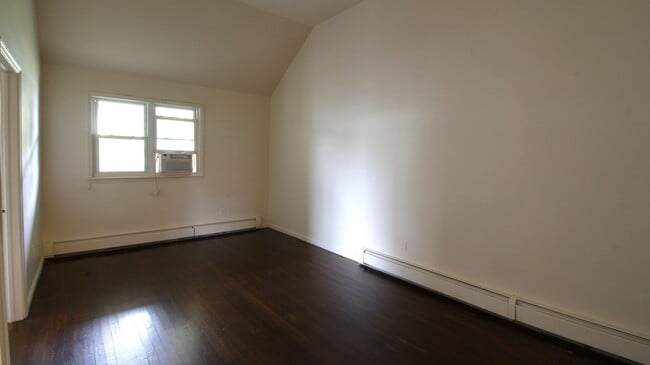 Building Photo - Spacious Two-Bedroom Apartment