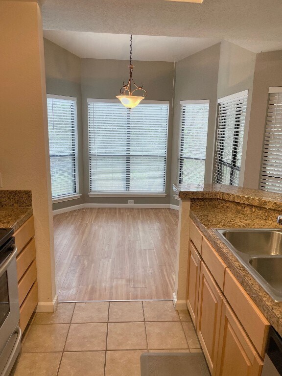 Building Photo - 4711 Spicewood Springs Rd