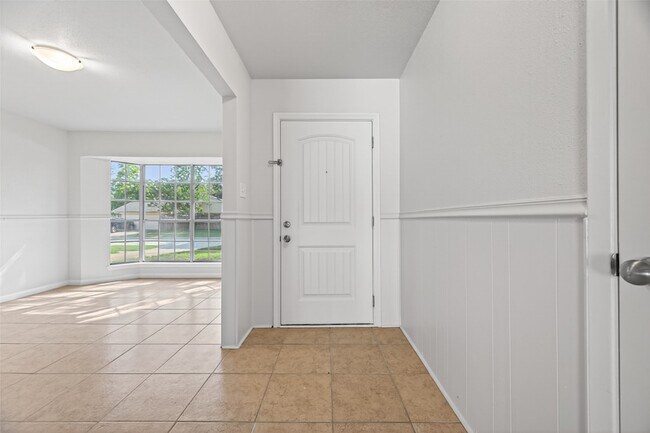 Building Photo - 22206 Red River Dr