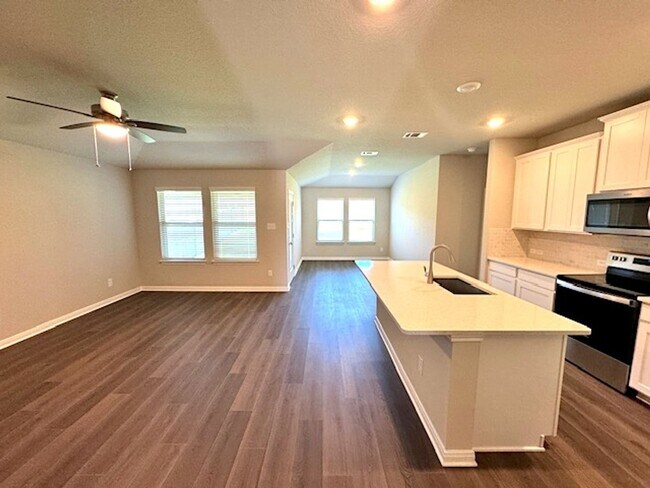 Building Photo - Bedroom Home with Quartz Counters, Appliances & Covered Patio in New Braunfels