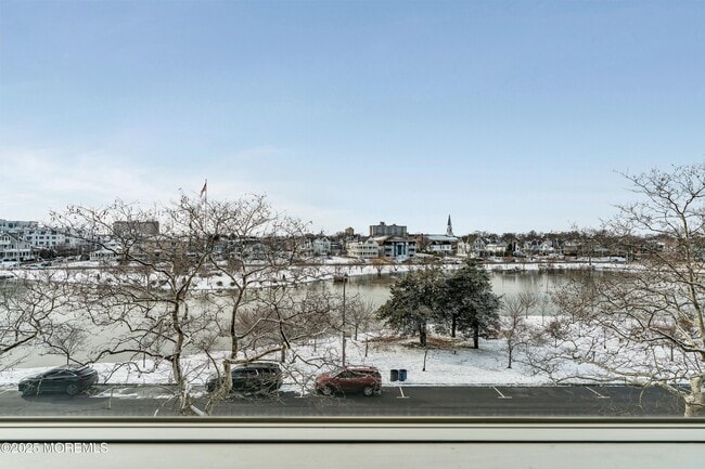 Building Photo - 321 Sunset Ave