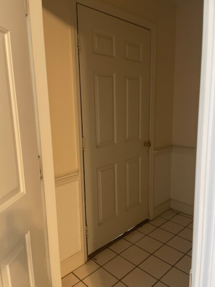 Building Photo - 1931 Stuart Ave