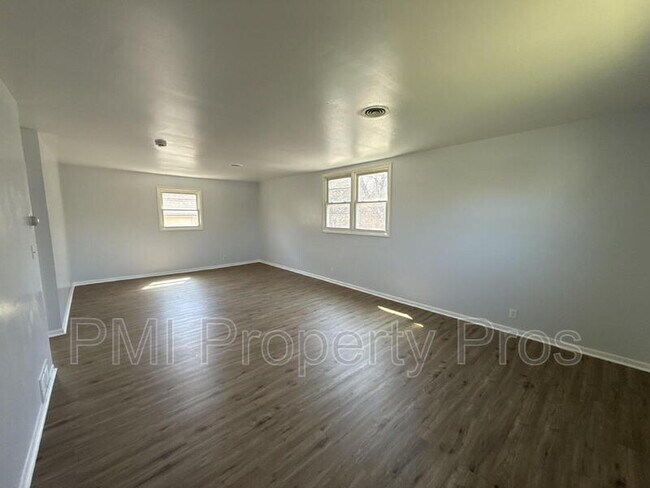 Building Photo - 2716 N Buffum St