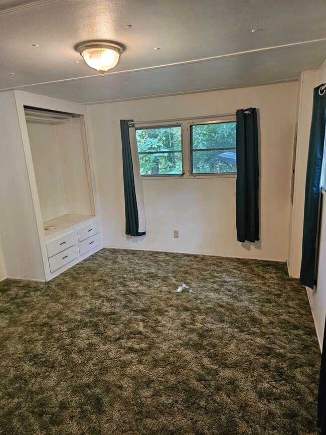 Building Photo - Cute 1BED/1BATH Available now!