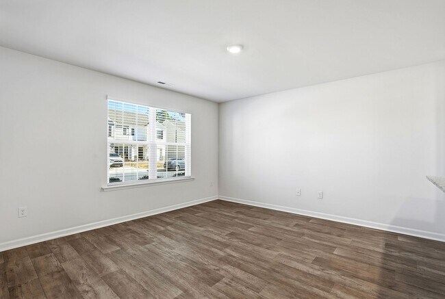 Building Photo - Available now!!! $500.00 off FIRST MONTH'S RENT!