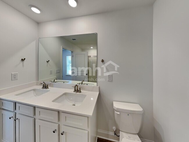 Building Photo - 1036 Highland Walk