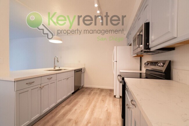 Building Photo - Walking distance to Fashion Vally Mall |2 minute drive to both North and South 163, as well as I-8