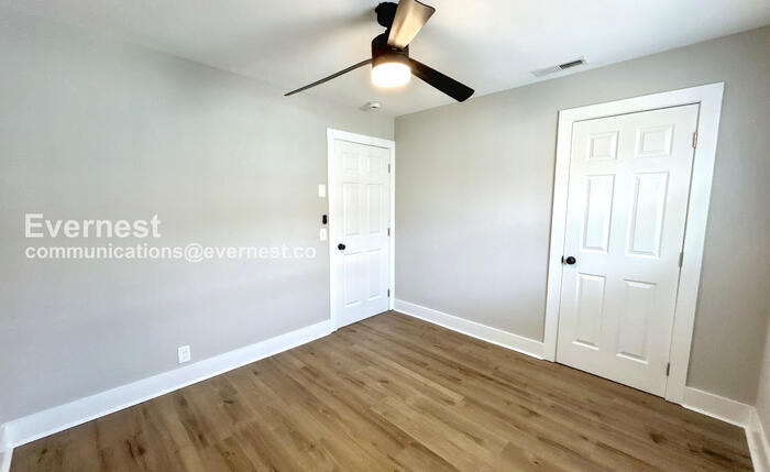 Building Photo - 1728 17th Ave N