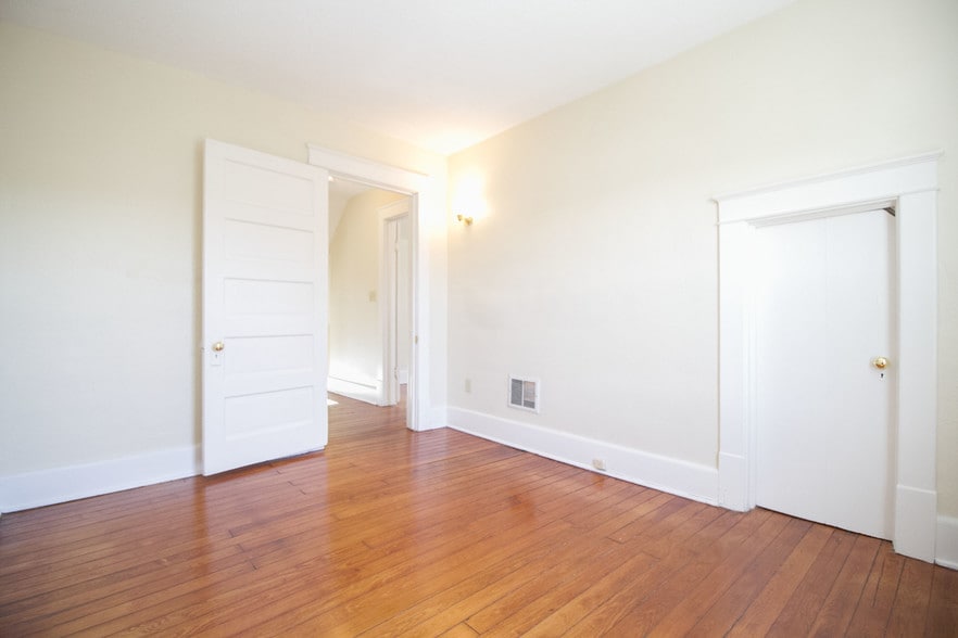 Building Photo - 140 Walnut St