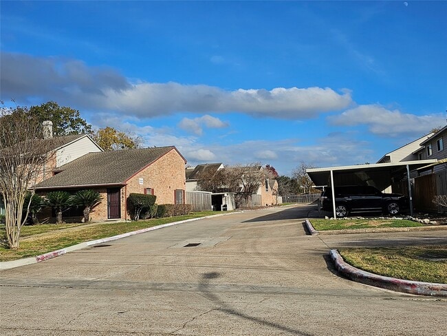 Building Photo - 7887 Kendalia Dr