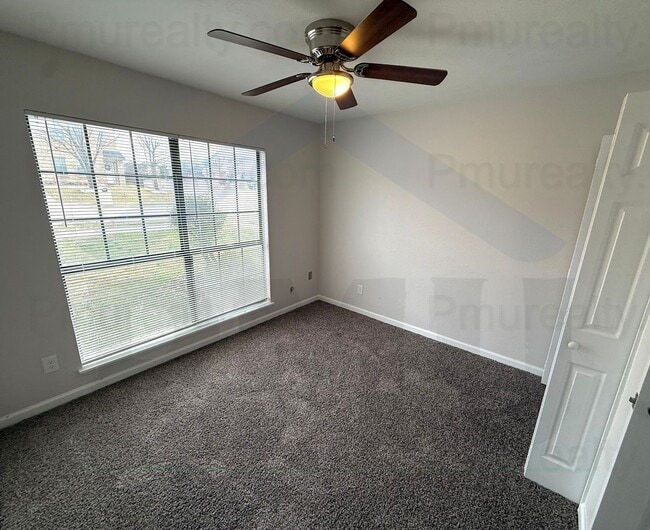 Building Photo - AVAILABLE NOW!!! Charming 2-bedroom, 1-bathroom duplex located in the vibrant city of Dallas
