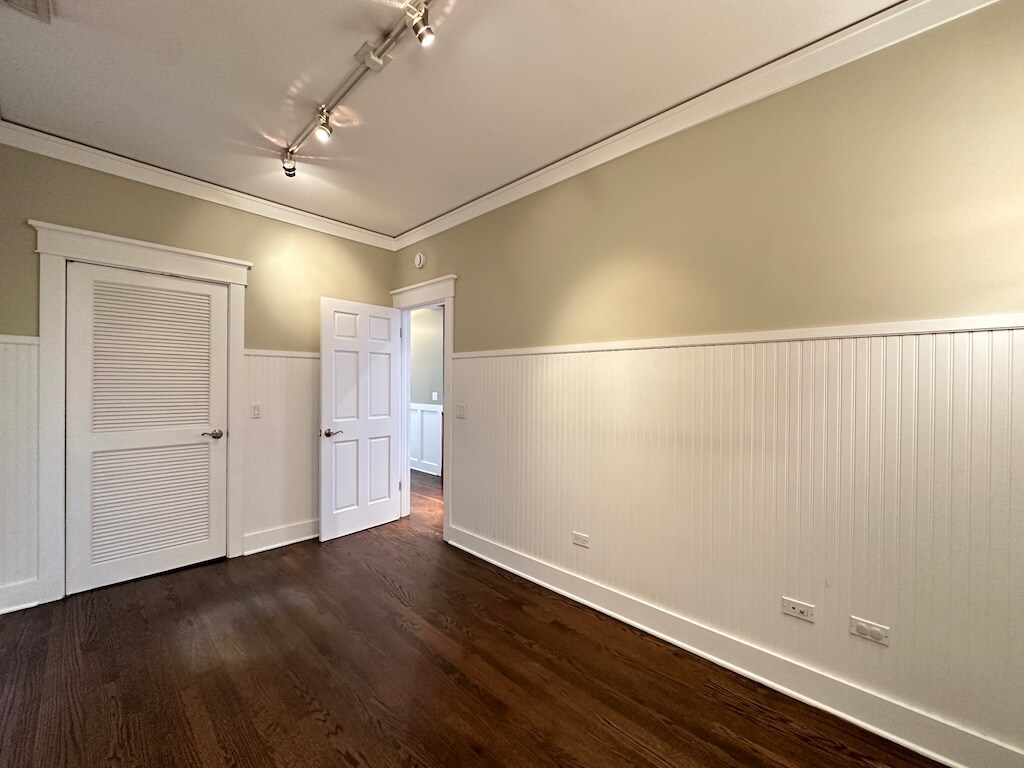 Building Photo - 3614 N Bosworth Ave