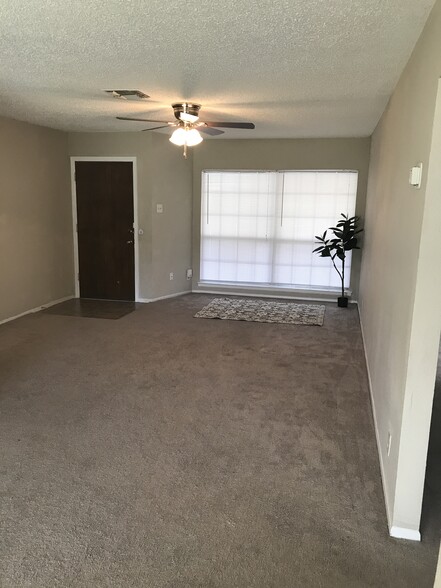 Building Photo - 5910 Lubbers Way