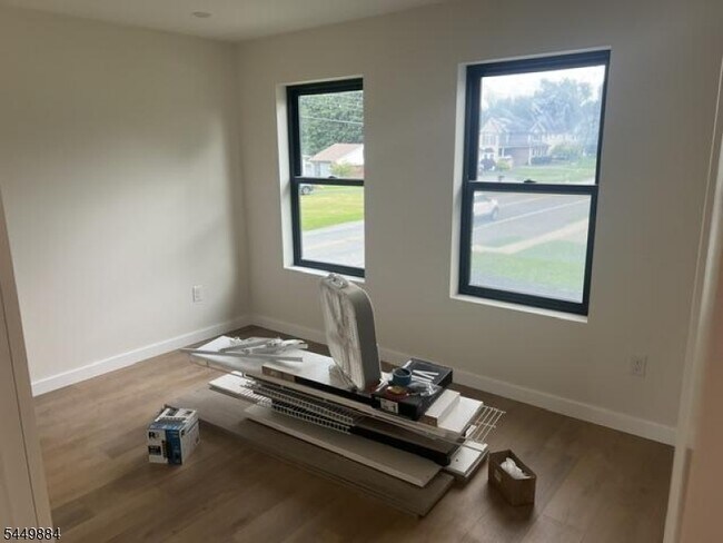 Building Photo - 212 Willow Grove St