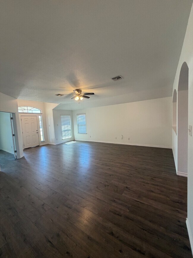 Building Photo - 1114 Emerald Gate Dr