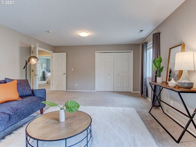 Building Photo - Sought after Remington 4bed 2.5bath with Lots of Yard Space!