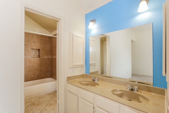 Building Photo - 827 Bentle Ct