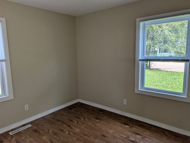 Building Photo - 1805 Southwood Dr