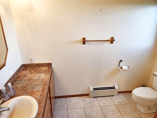 Building Photo - Private Pinebrook Estates Home